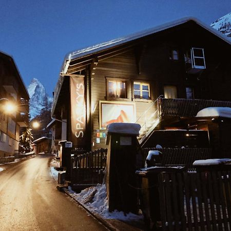 The Matterhorn Hostel Zermatt Exterior photo