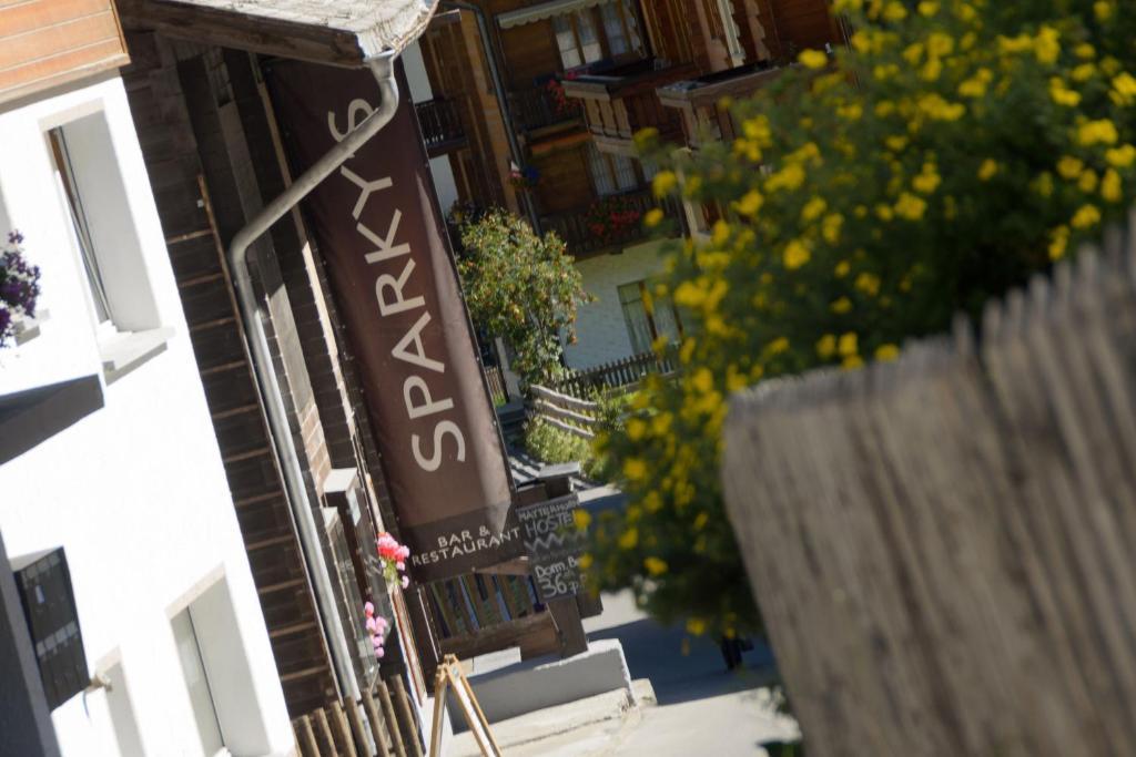 The Matterhorn Hostel Zermatt Exterior photo