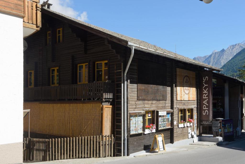 The Matterhorn Hostel Zermatt Exterior photo