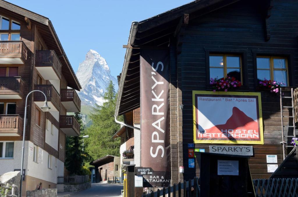 The Matterhorn Hostel Zermatt Room photo