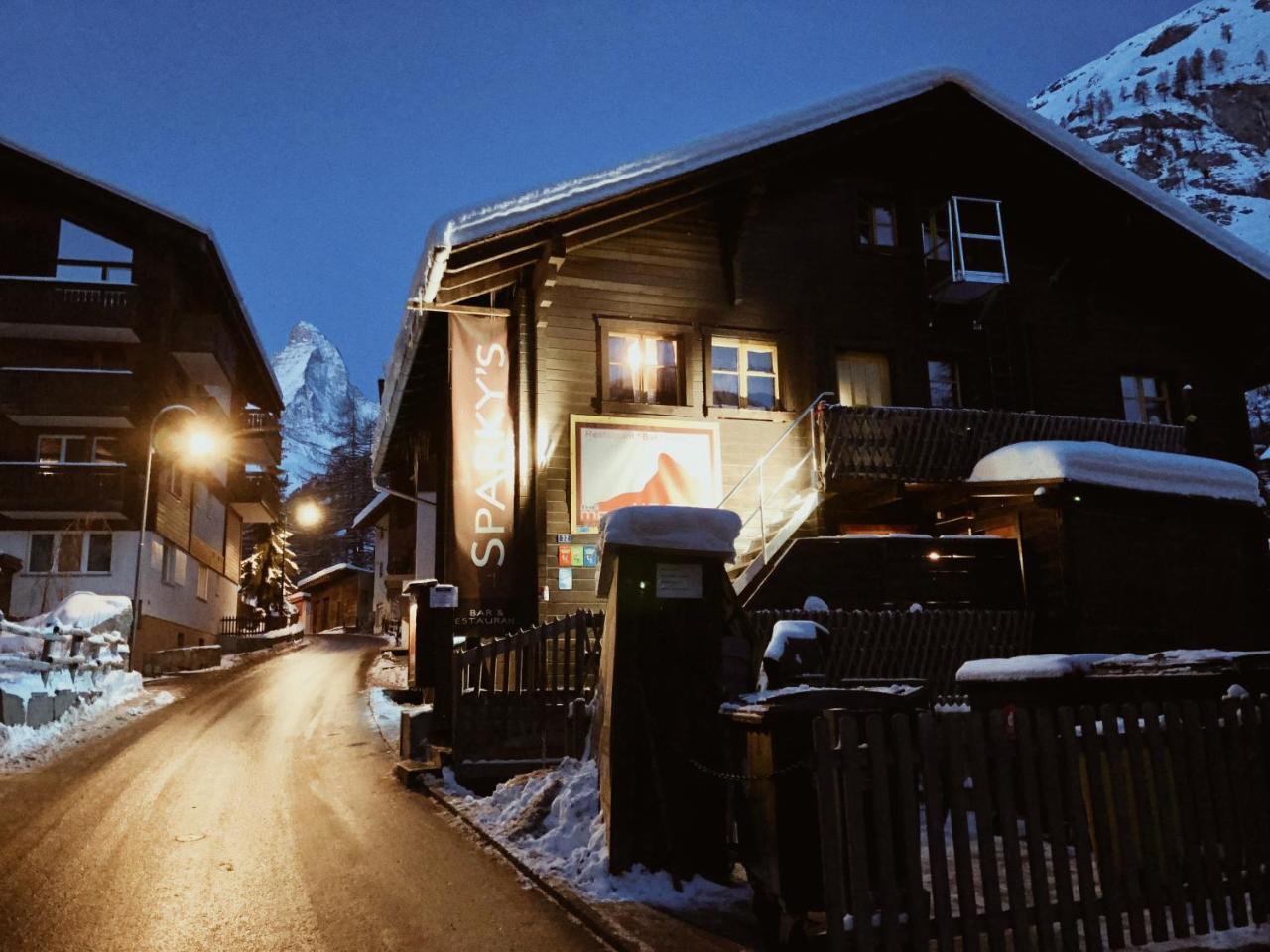 The Matterhorn Hostel Zermatt Exterior photo